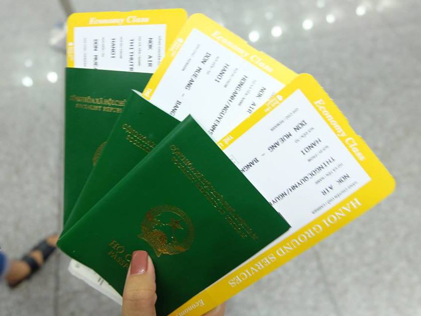 Xuất trình vé máy bay khứ hồi để đảm bảo rằng bạn vẫn quay trở lại Việt Nam